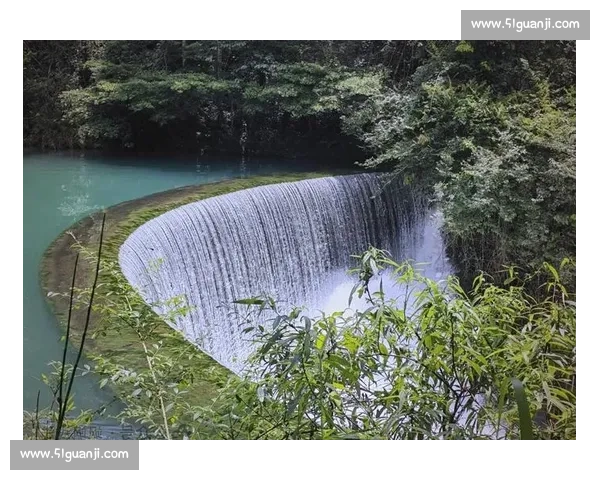 荔波小七孔大爷的 “不白来” 承诺:一桨摇出山水情 荔波小七孔大爷的 “不白来” 承诺:一桨摇出山水情